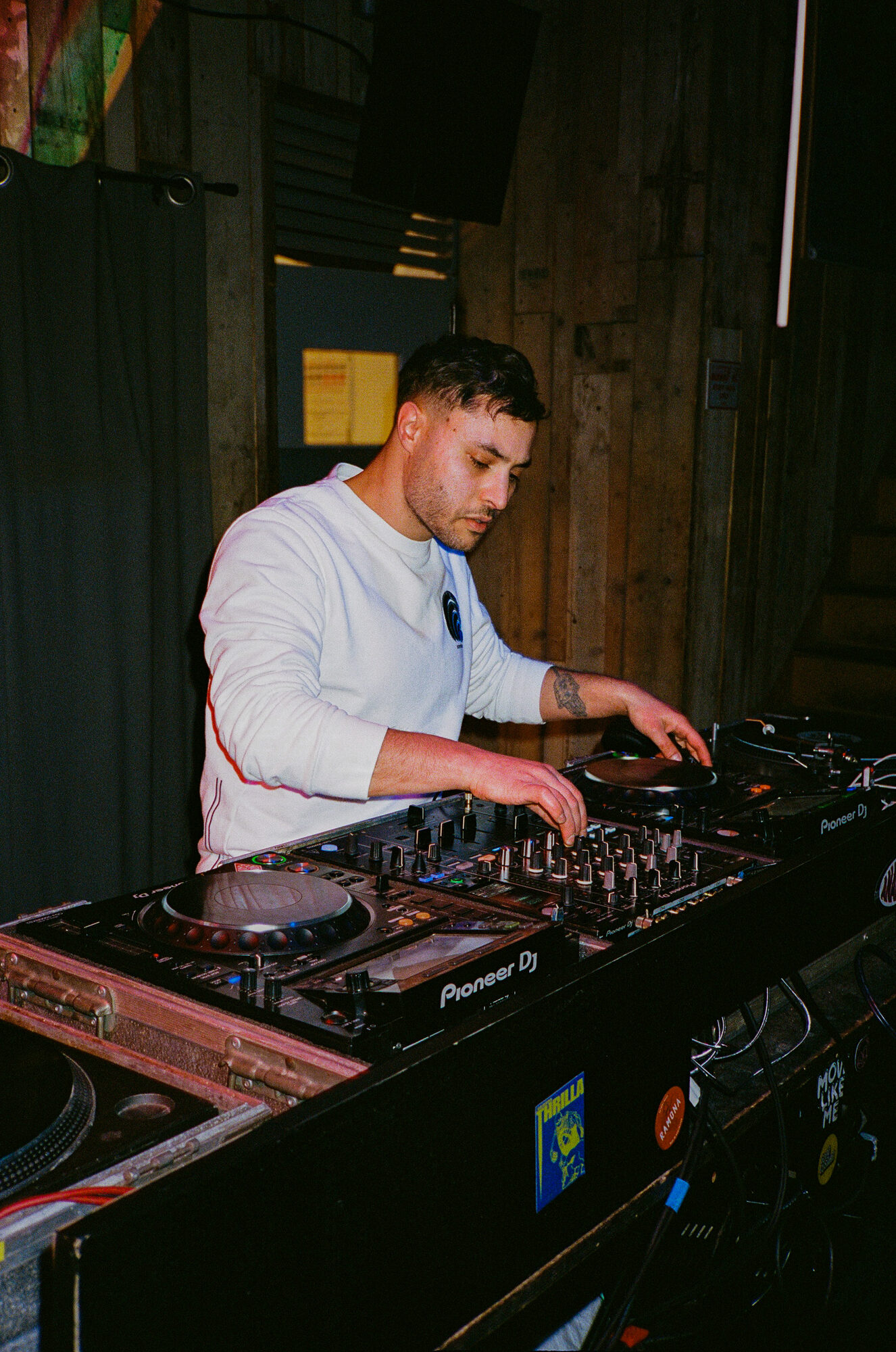 Flávio at the decks